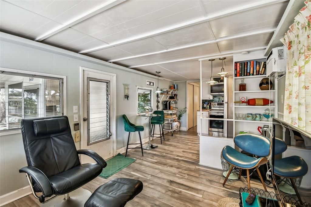 For Sale: $79,700 (3 beds, 1 baths, 810 Square Feet)