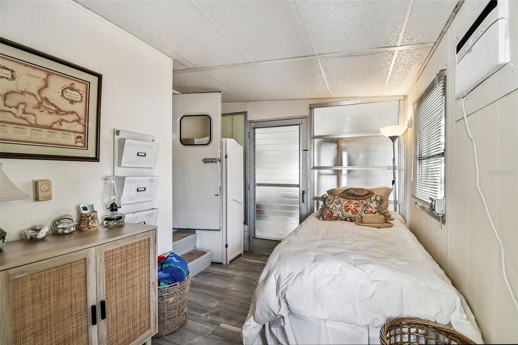 For Sale: $79,700 (3 beds, 1 baths, 810 Square Feet)