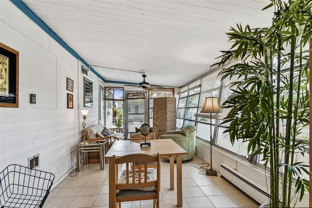 For Sale: $79,700 (3 beds, 1 baths, 810 Square Feet)