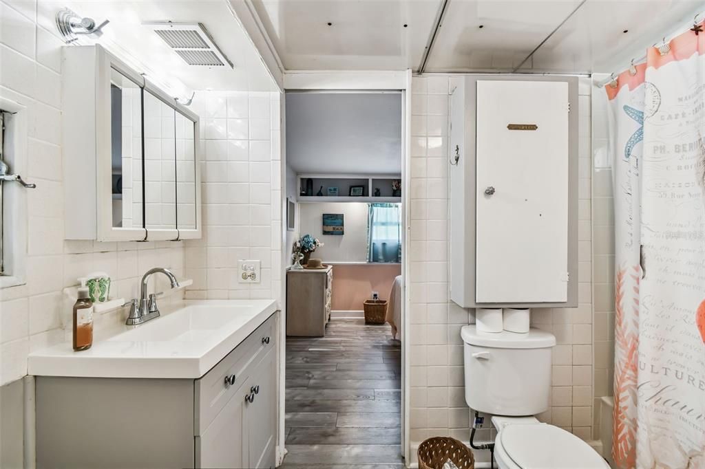 For Sale: $79,700 (3 beds, 1 baths, 810 Square Feet)