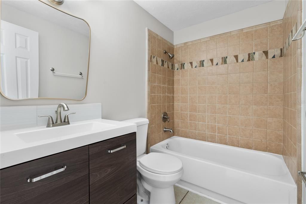 待售: $79,900 (3 贝兹, 2 浴室, 1252 平方英尺)