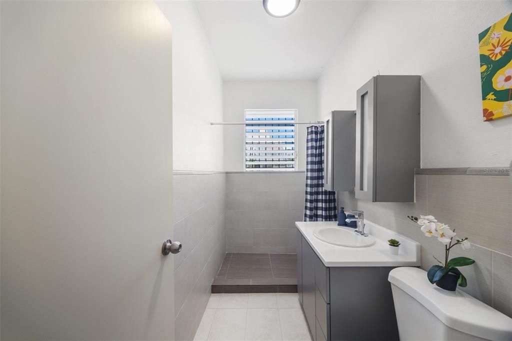 В аренду: $2,250 (3 спален, 1 ванн, 1100 Квадратных фут)