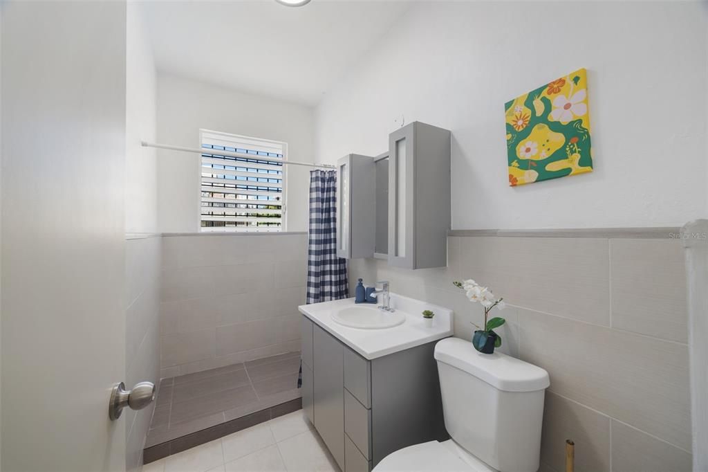 В аренду: $2,250 (3 спален, 1 ванн, 1100 Квадратных фут)