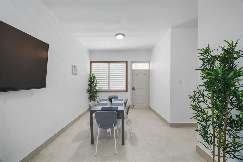 В аренду: $2,250 (3 спален, 1 ванн, 1100 Квадратных фут)