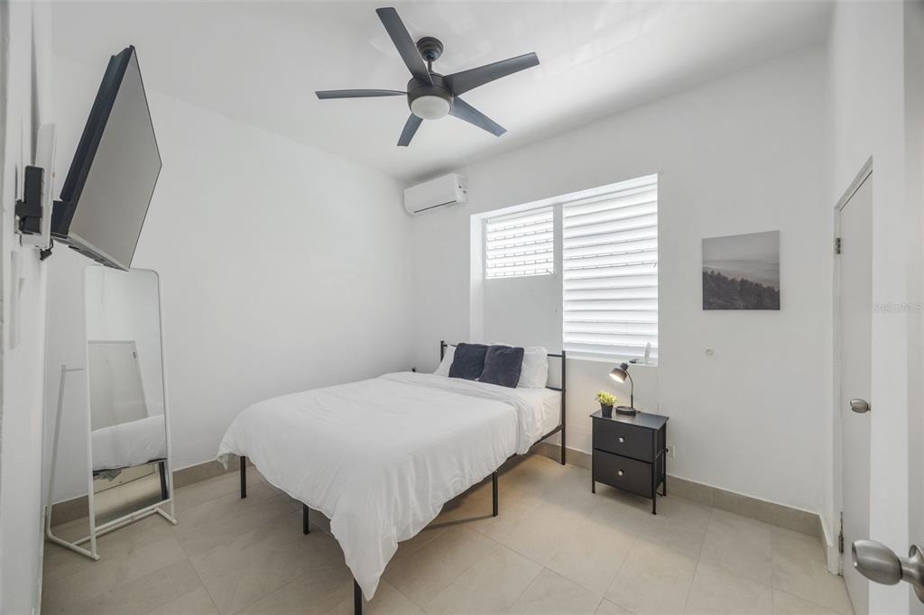 В аренду: $2,250 (3 спален, 1 ванн, 1100 Квадратных фут)