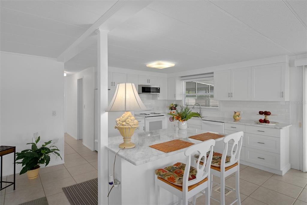 待售: $274,000 (2 贝兹, 2 浴室, 1334 平方英尺)