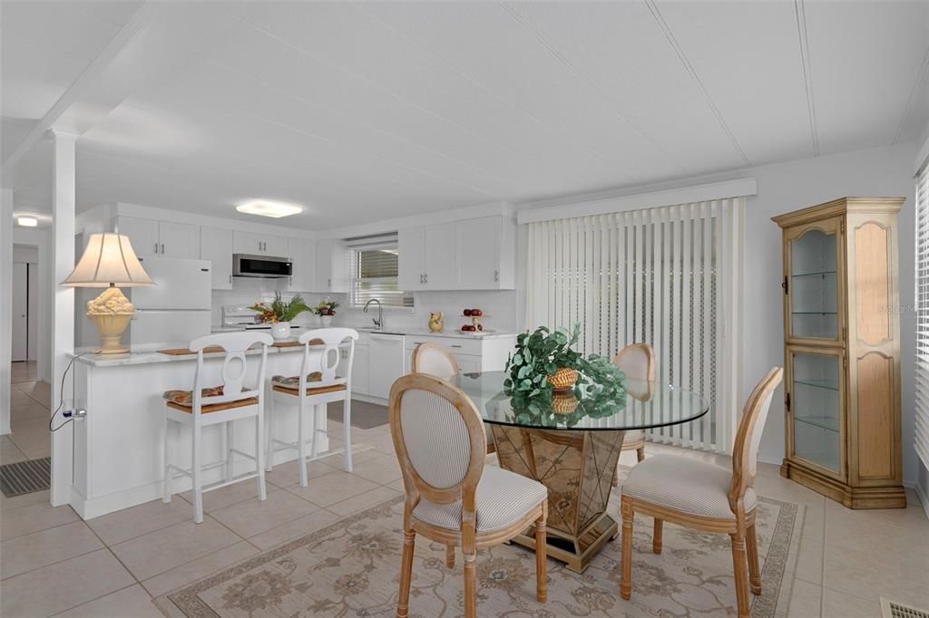 待售: $274,000 (2 贝兹, 2 浴室, 1334 平方英尺)