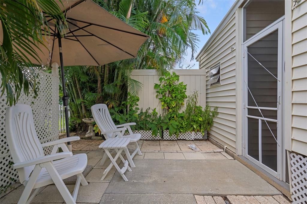 待售: $274,000 (2 贝兹, 2 浴室, 1334 平方英尺)