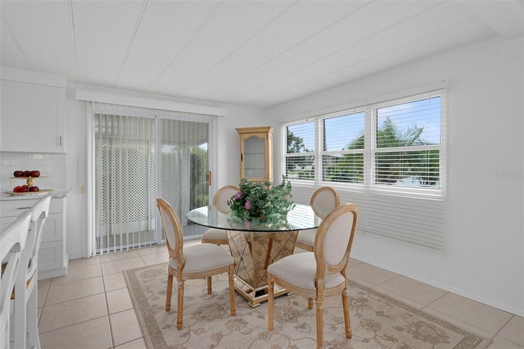 待售: $274,000 (2 贝兹, 2 浴室, 1334 平方英尺)