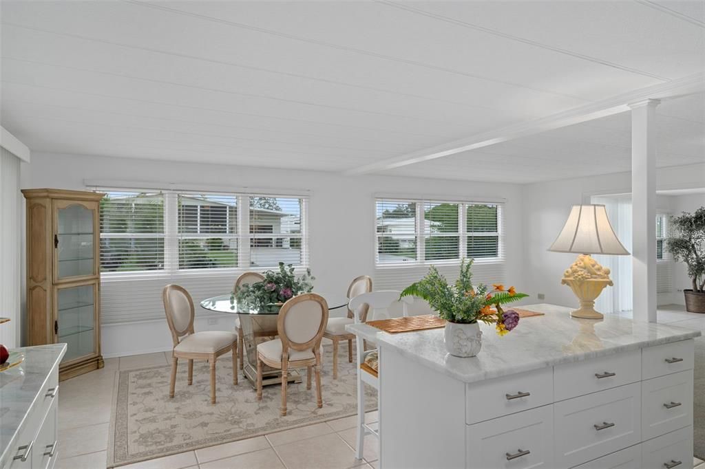 待售: $274,000 (2 贝兹, 2 浴室, 1334 平方英尺)