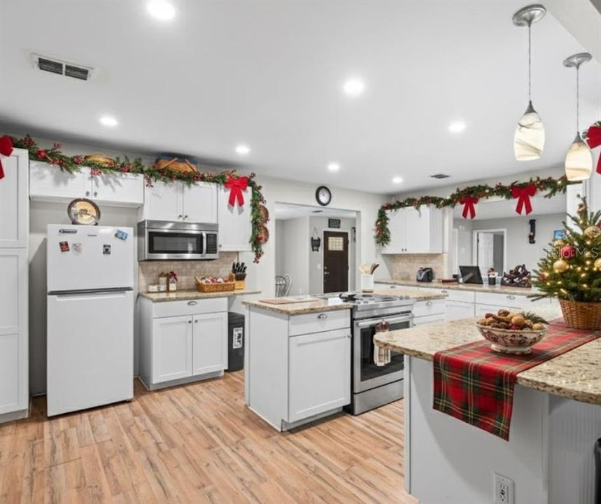 Active With Contract: $369,900 (3 beds, 3 baths, 2013 Square Feet)