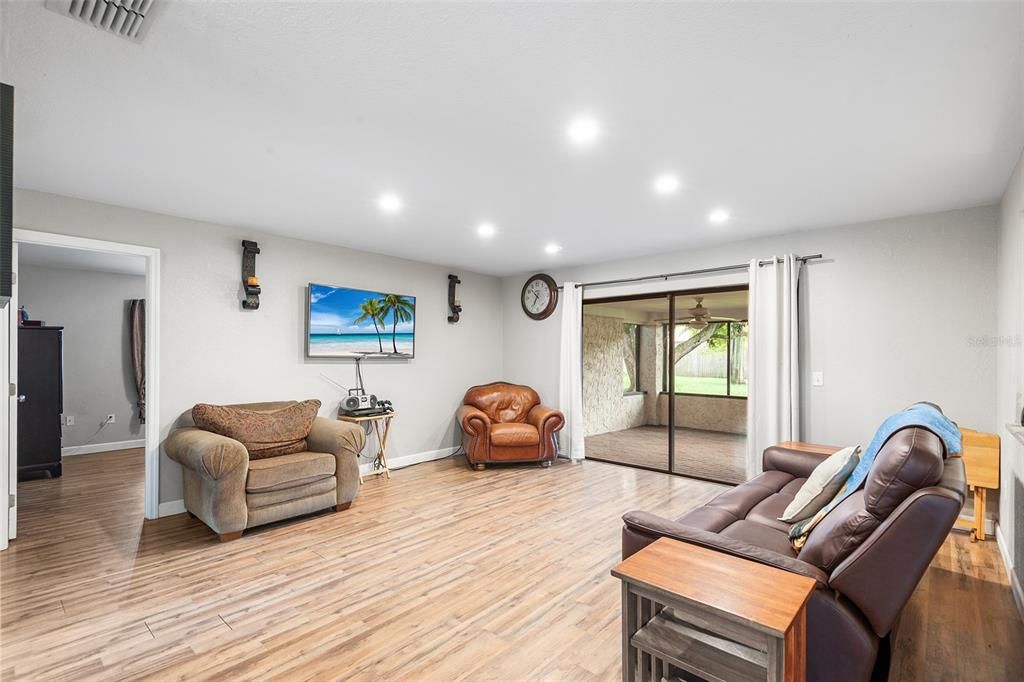 Active With Contract: $369,900 (3 beds, 3 baths, 2013 Square Feet)