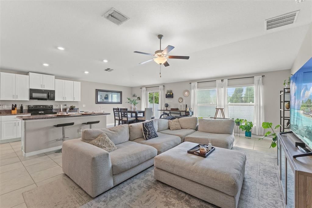 Active With Contract: $368,000 (4 beds, 2 baths, 1935 Square Feet)