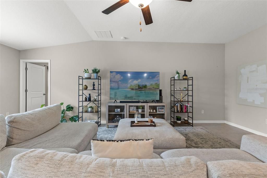 Active With Contract: $368,000 (4 beds, 2 baths, 1935 Square Feet)