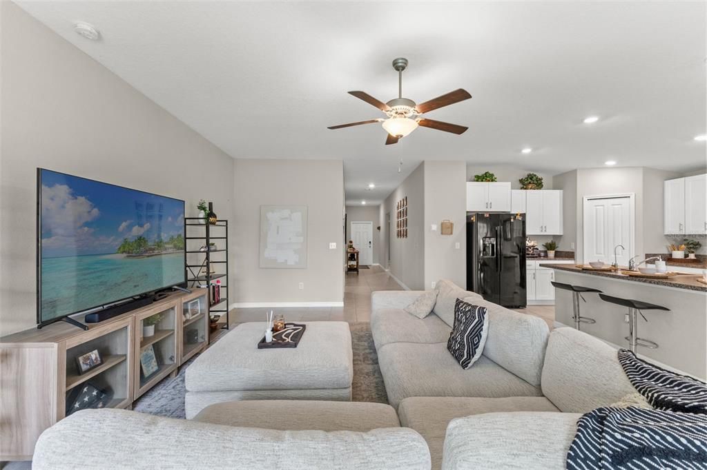 Active With Contract: $368,000 (4 beds, 2 baths, 1935 Square Feet)