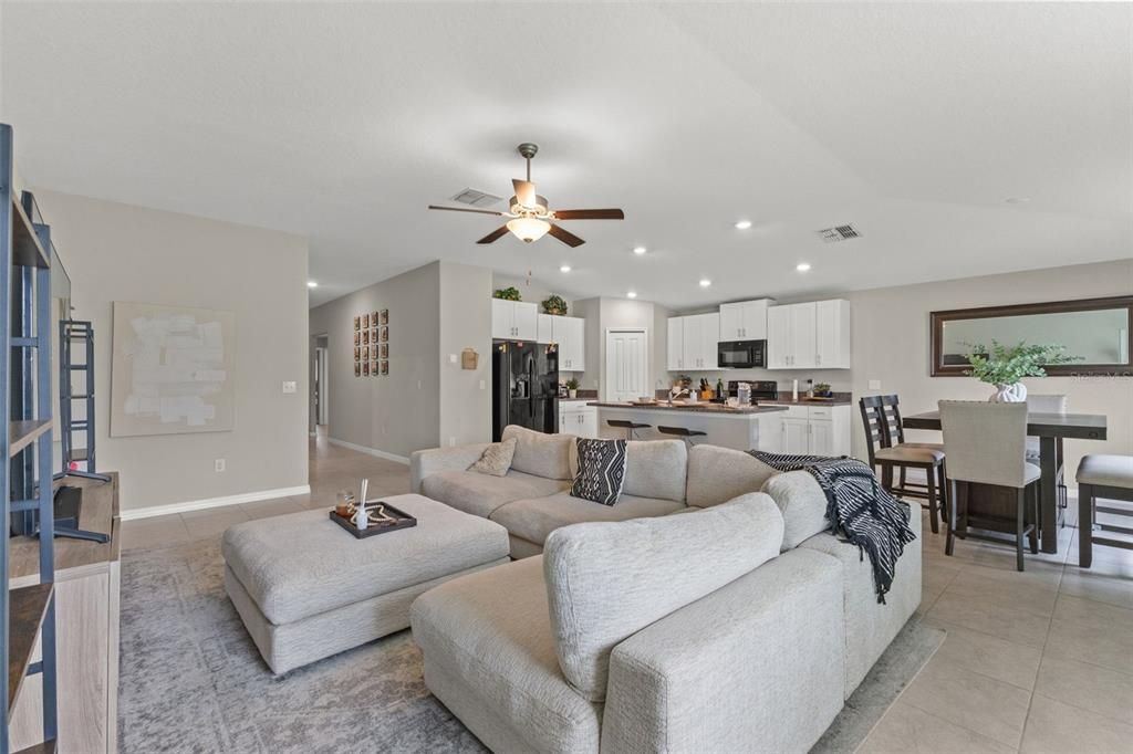 Active With Contract: $368,000 (4 beds, 2 baths, 1935 Square Feet)