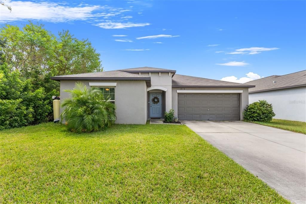 Active With Contract: $368,000 (4 beds, 2 baths, 1935 Square Feet)