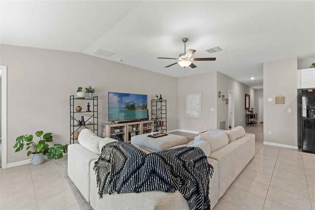 Active With Contract: $368,000 (4 beds, 2 baths, 1935 Square Feet)