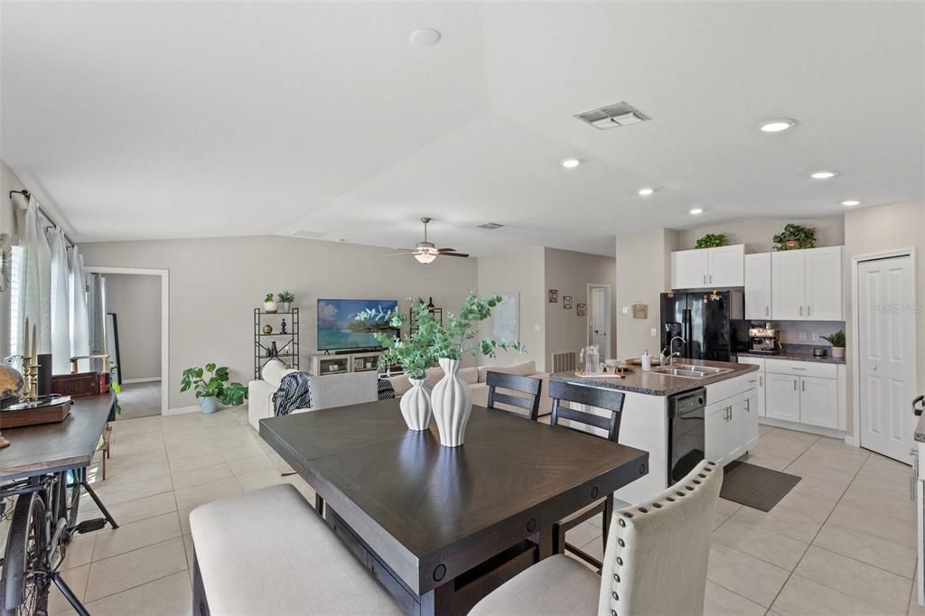 Active With Contract: $368,000 (4 beds, 2 baths, 1935 Square Feet)