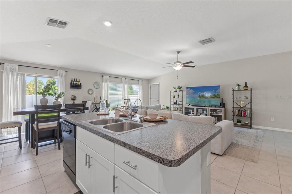 Active With Contract: $368,000 (4 beds, 2 baths, 1935 Square Feet)