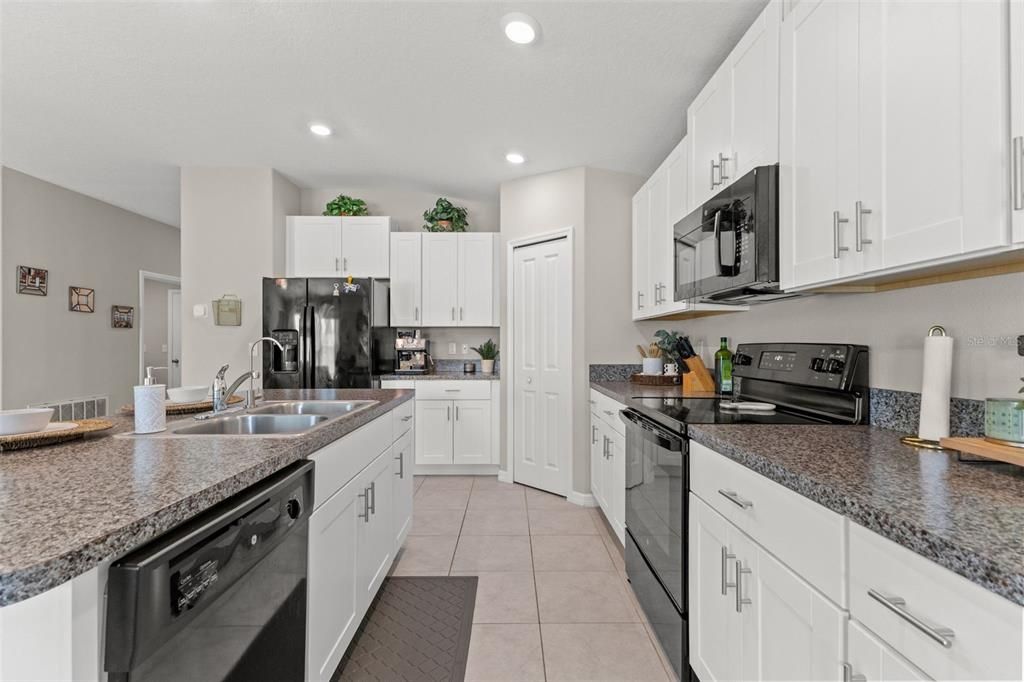 Active With Contract: $368,000 (4 beds, 2 baths, 1935 Square Feet)