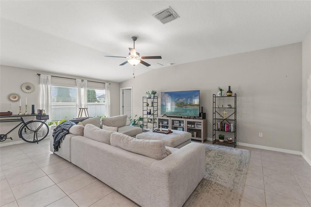 Active With Contract: $368,000 (4 beds, 2 baths, 1935 Square Feet)