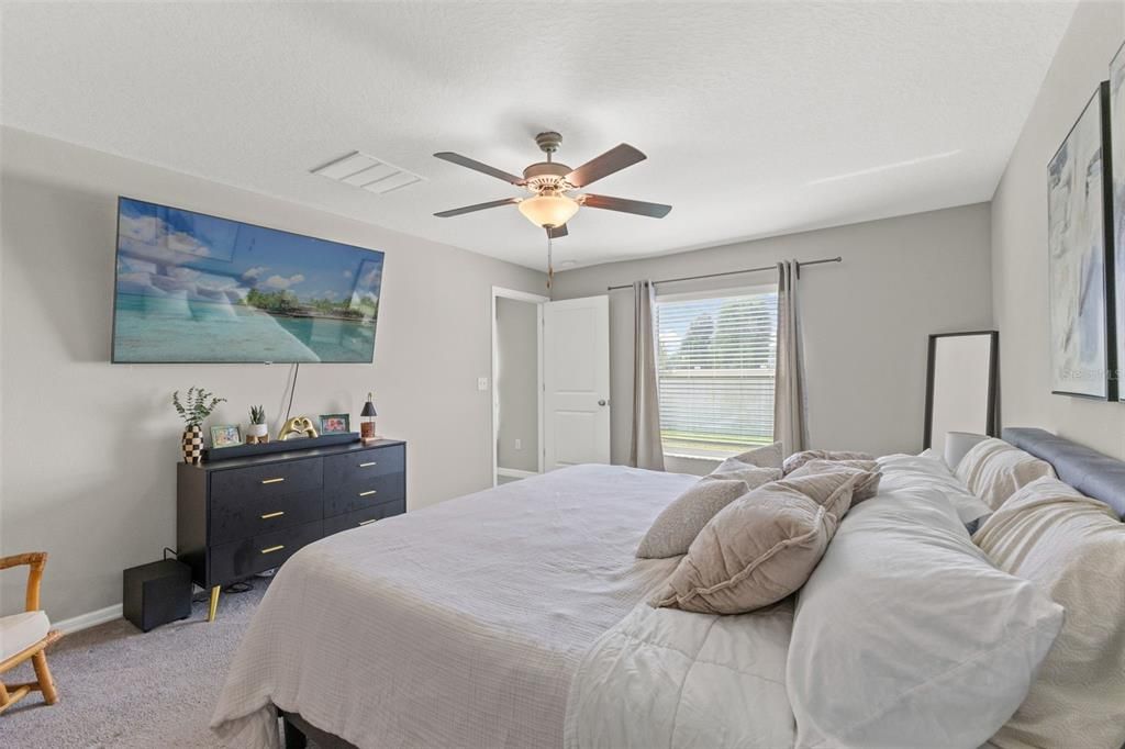 Active With Contract: $368,000 (4 beds, 2 baths, 1935 Square Feet)