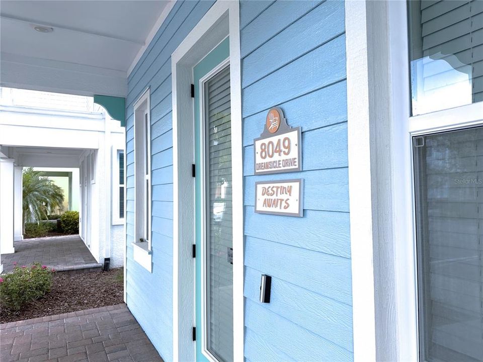 For Rent: $3,300 (2 beds, 2 baths, 1217 Square Feet)