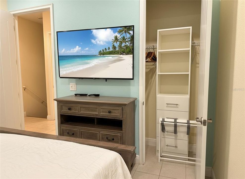 For Rent: $3,300 (2 beds, 2 baths, 1217 Square Feet)