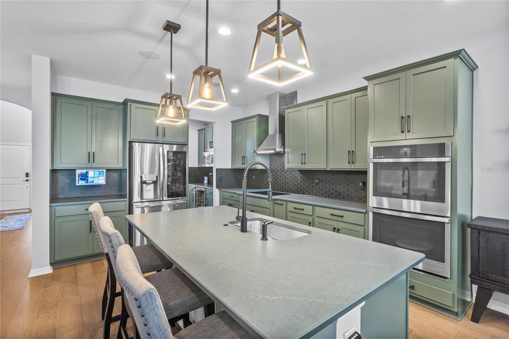 На продажу: $849,999 (5 спален, 4 ванн, 3557 Квадратных фут)