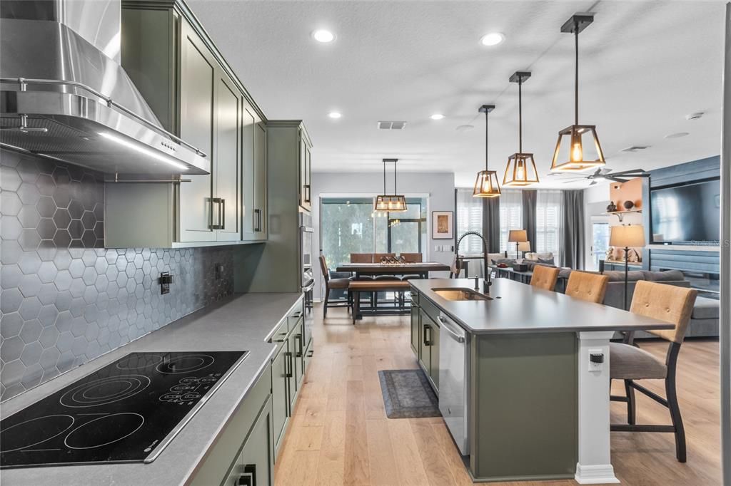 На продажу: $849,999 (5 спален, 4 ванн, 3557 Квадратных фут)