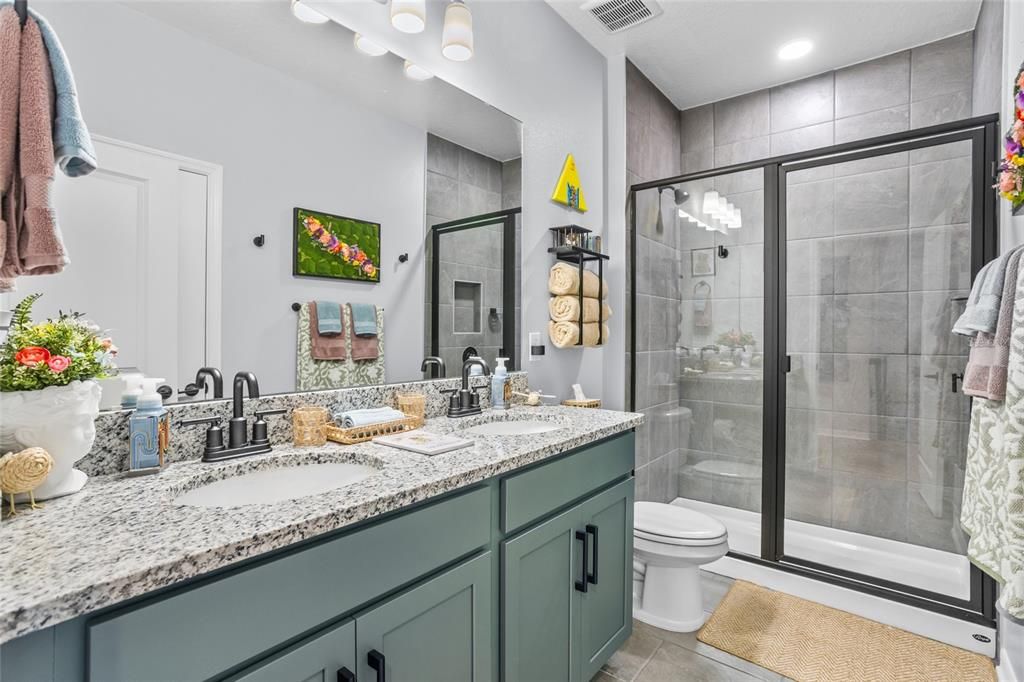 На продажу: $849,999 (5 спален, 4 ванн, 3557 Квадратных фут)