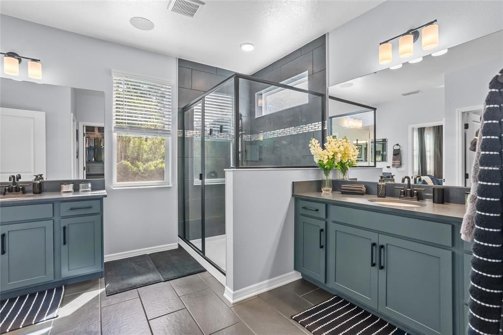 На продажу: $849,999 (5 спален, 4 ванн, 3557 Квадратных фут)