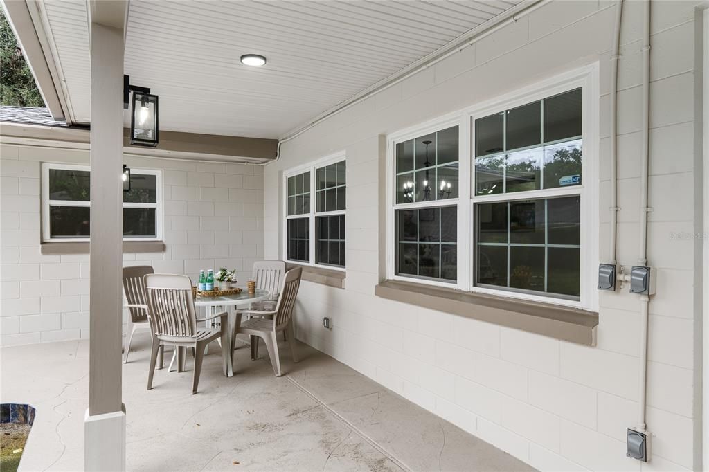 For Sale: $585,000 (3 beds, 2 baths, 1887 Square Feet)