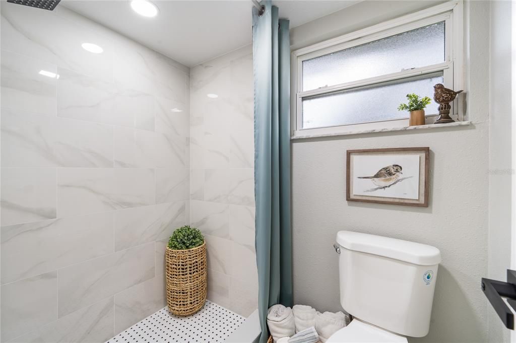 For Sale: $585,000 (3 beds, 2 baths, 1887 Square Feet)