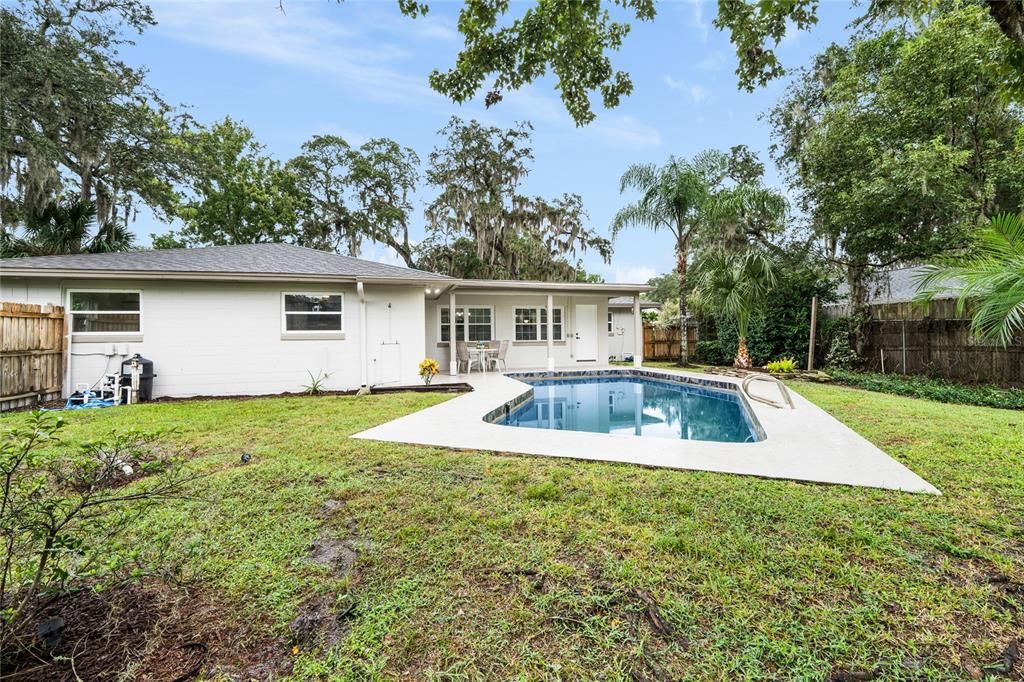 For Sale: $585,000 (3 beds, 2 baths, 1887 Square Feet)