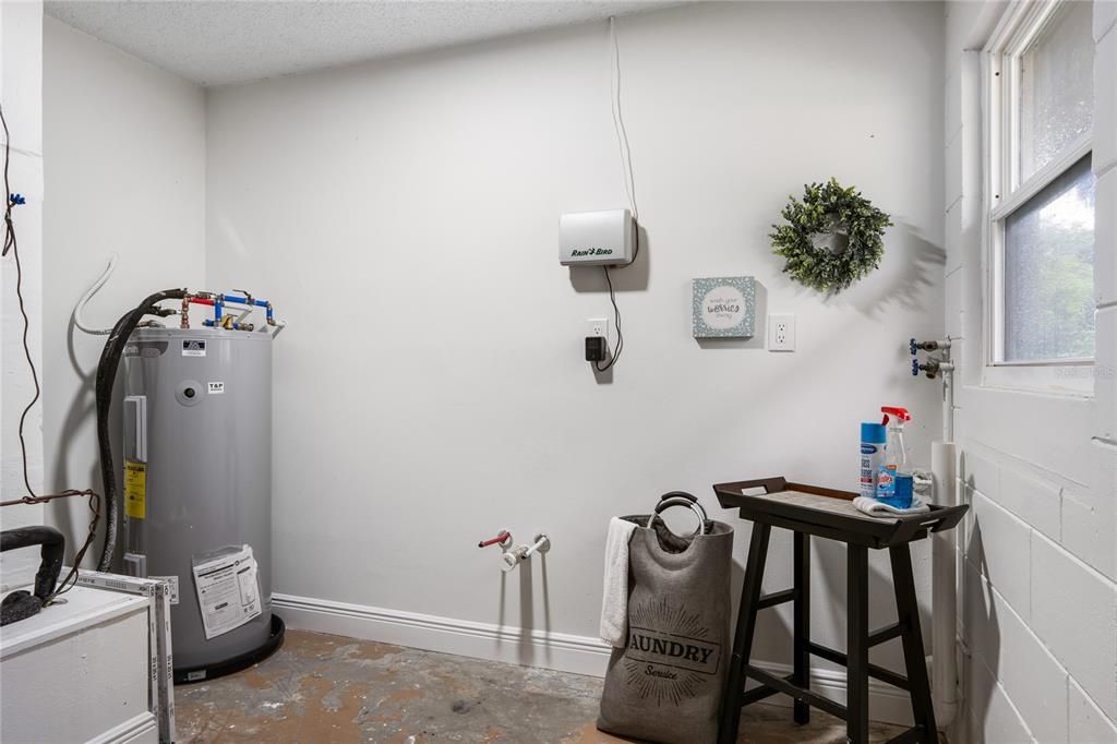 For Sale: $585,000 (3 beds, 2 baths, 1887 Square Feet)