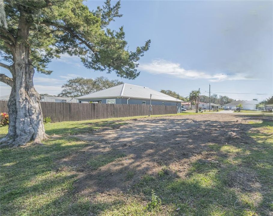 待售: $210,000 (0.21 acres)