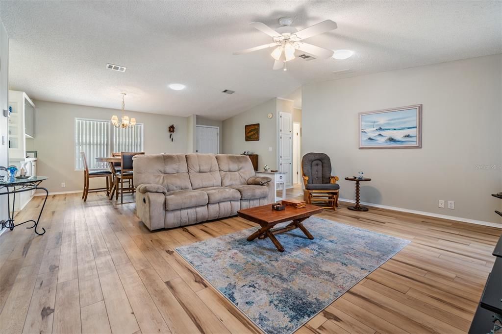 En Venta: $210,000 (3 camas, 2 baños, 1512 Pies cuadrados)