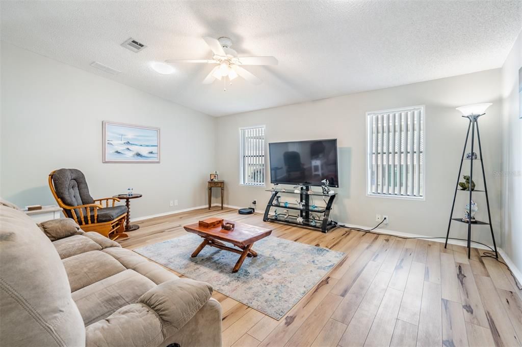 En Venta: $210,000 (3 camas, 2 baños, 1512 Pies cuadrados)