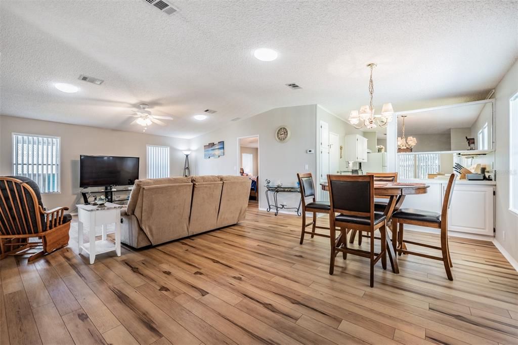 En Venta: $210,000 (3 camas, 2 baños, 1512 Pies cuadrados)