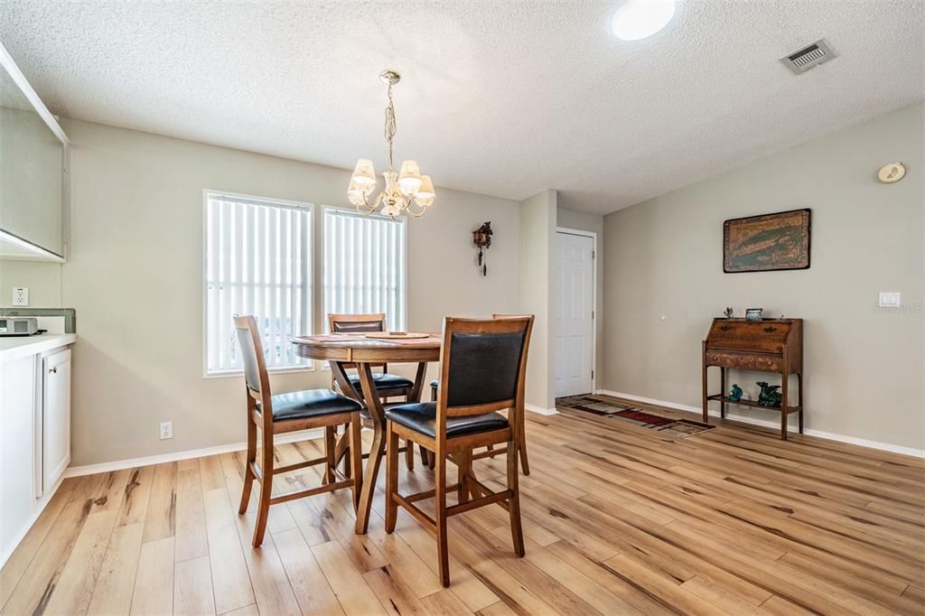 En Venta: $210,000 (3 camas, 2 baños, 1512 Pies cuadrados)