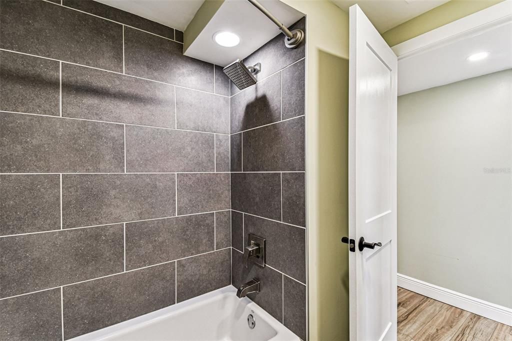 Active With Contract: $4,200 (3 beds, 3 baths, 1664 Square Feet)