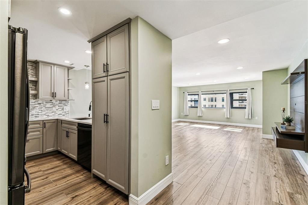 Active With Contract: $4,200 (3 beds, 3 baths, 1664 Square Feet)