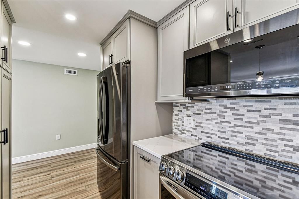 Active With Contract: $4,200 (3 beds, 3 baths, 1664 Square Feet)