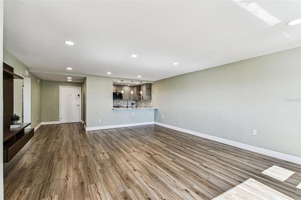 Active With Contract: $4,200 (3 beds, 3 baths, 1664 Square Feet)