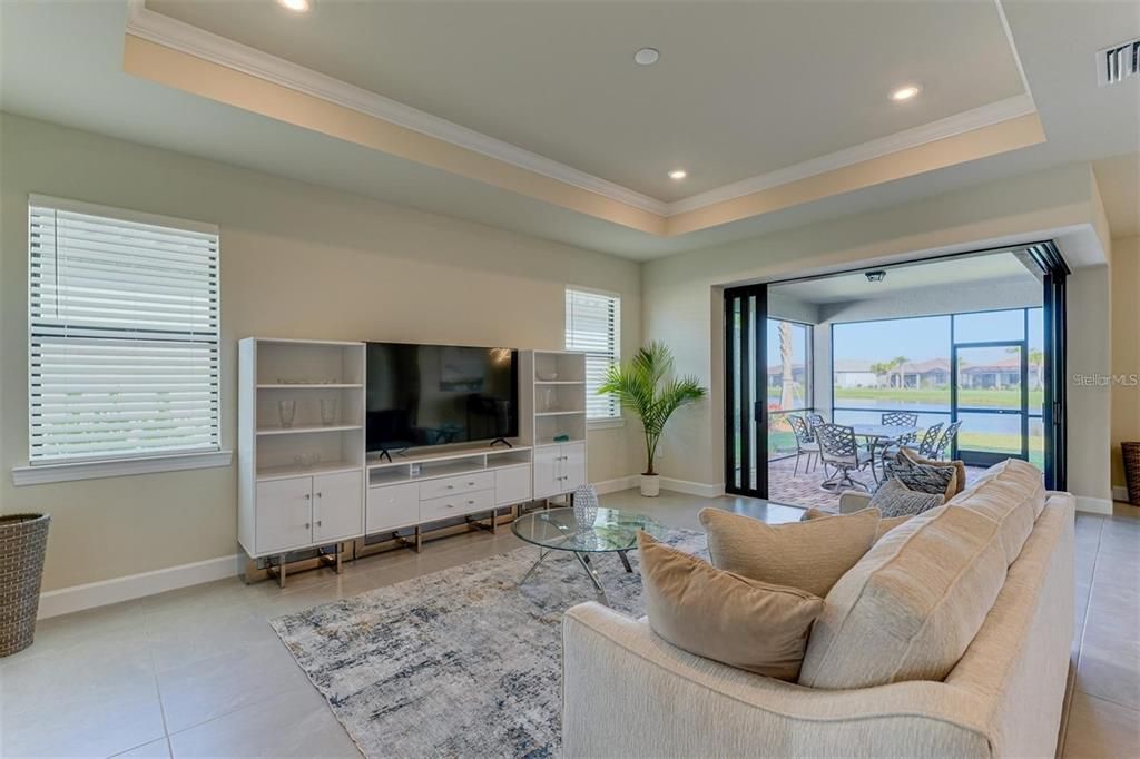 出租: $5,900 (3 贝兹, 2 浴室, 2084 平方英尺)