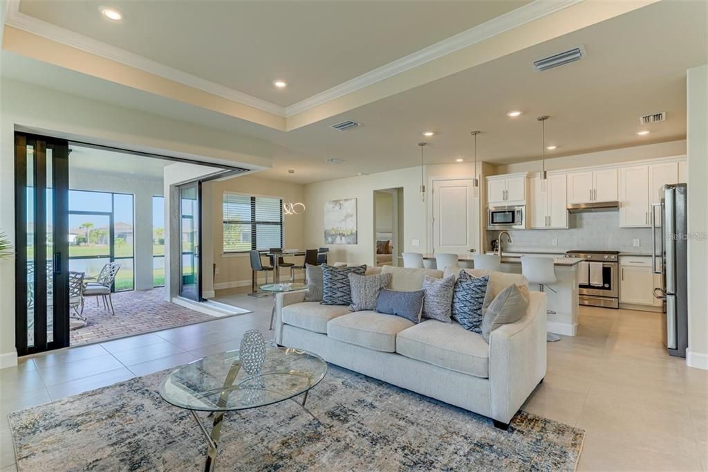 出租: $5,900 (3 贝兹, 2 浴室, 2084 平方英尺)