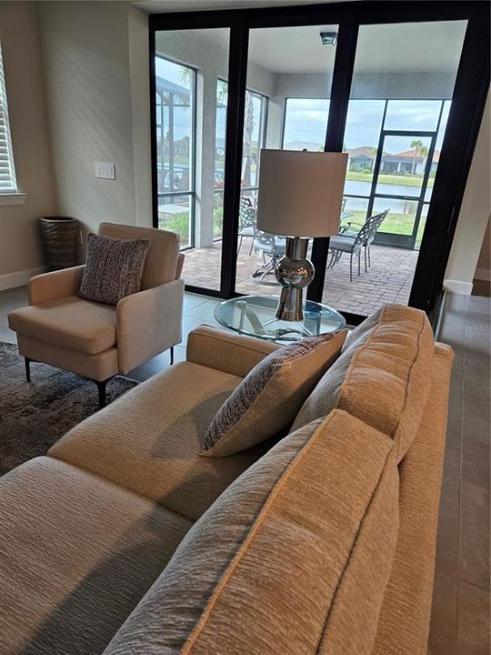 出租: $5,900 (3 贝兹, 2 浴室, 2084 平方英尺)