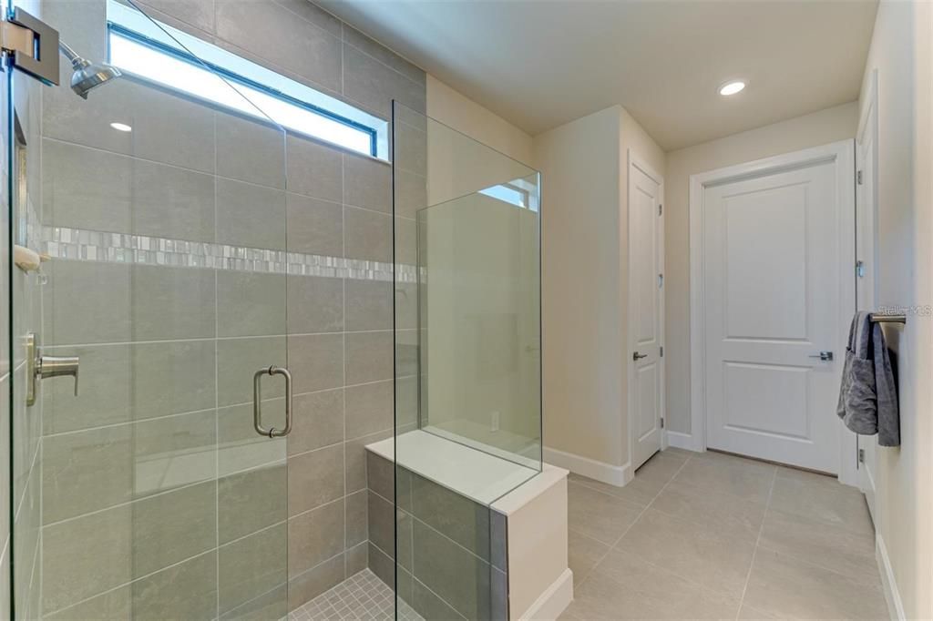 出租: $5,900 (3 贝兹, 2 浴室, 2084 平方英尺)